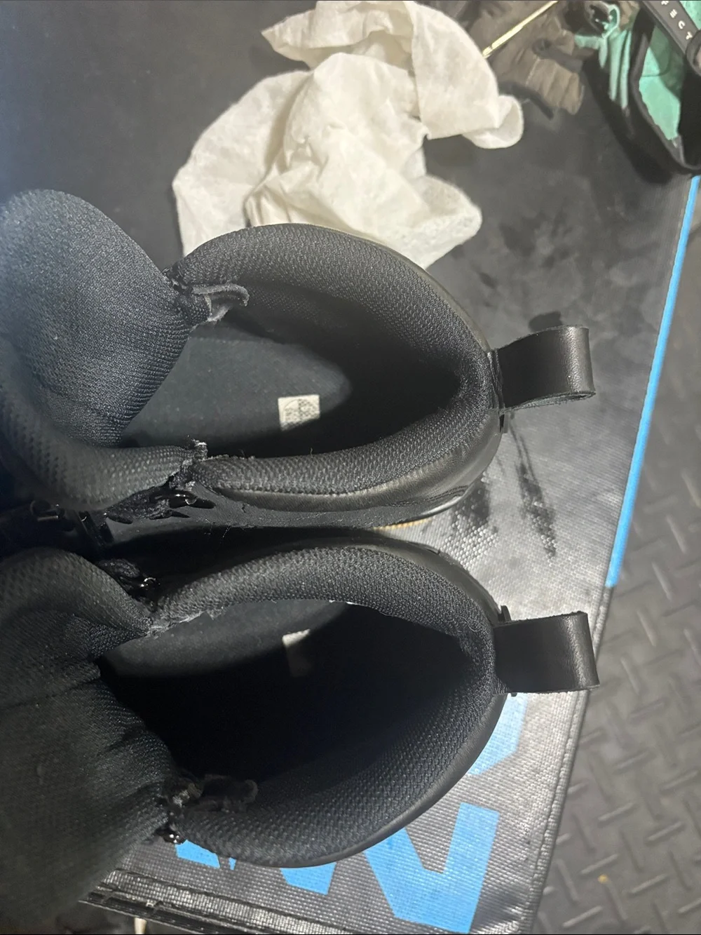 Jordan Mens Black and Gum Mid-Top Boots